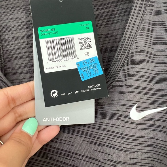 NWT Nike Tank - Picture 5 of 7